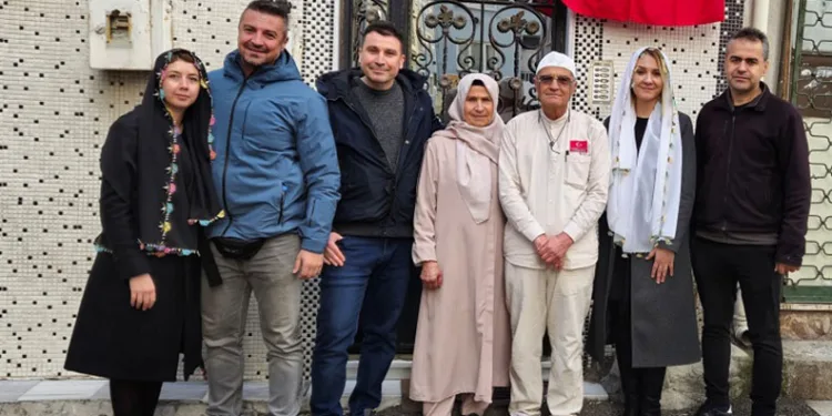 Bursa’da umre öncesi dualarla uğurladılar