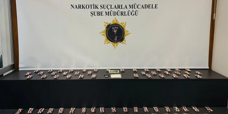 Isparta’da otomobil yangını itfaiye ekiplerince söndürüldü