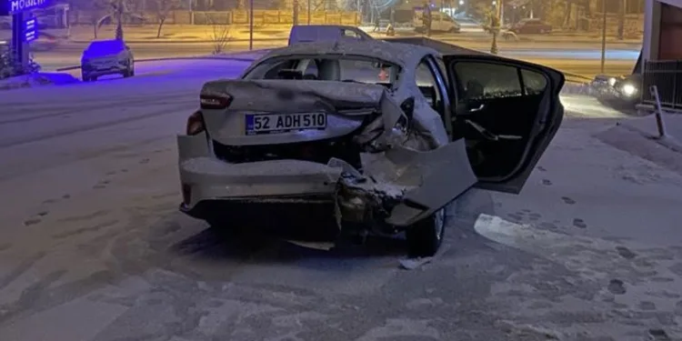 Bayrampaşa’da tek katlı otoparkta yangın