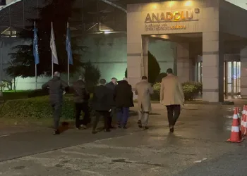 Cumhurbaşkanı Erdoğan, evlerine kavuşan depremzede aileyi ziyaret etti