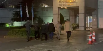 Cumhurbaşkanı Erdoğan, evlerine kavuşan depremzede aileyi ziyaret etti
