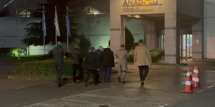 Cumhurbaşkanı Erdoğan, evlerine kavuşan depremzede aileyi ziyaret etti