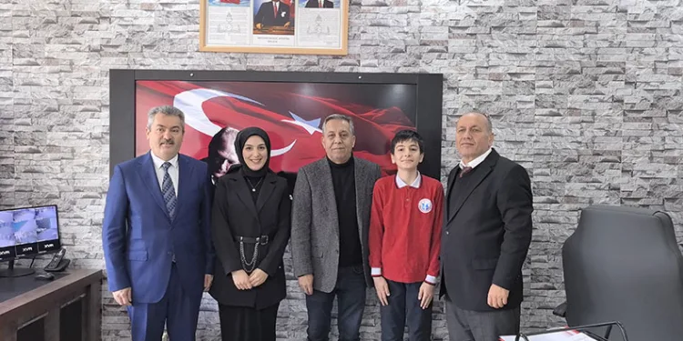 İlkokul öğretmeni ile aynı okulda mesai arkadaşı oldu