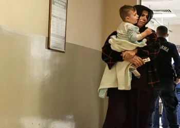 Bursa’da üzerine sıcak çay devrilen bebek hastanelik oldu