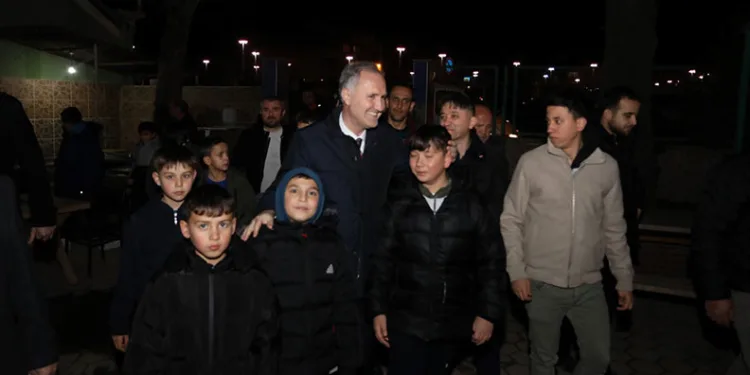 İnegöl Belediyesi’nden 2 camide kandil ikramı