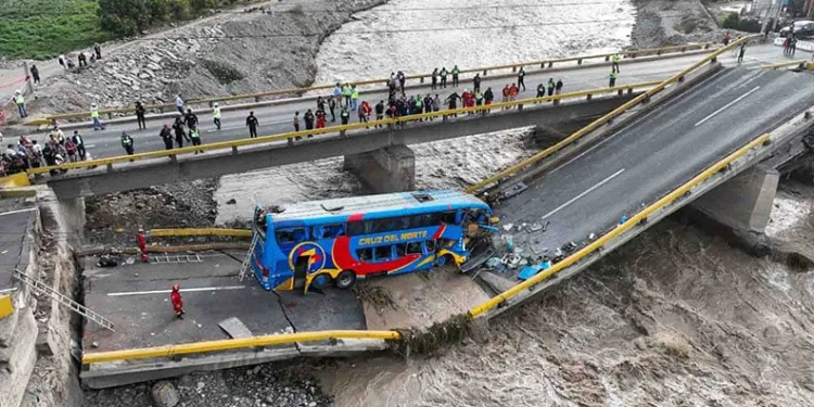 Peru’da köprü çöktü: 2 ölü, 41 yaralı