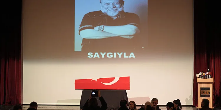 Usta oyuncu Emin Gümüşkaya son yolculuğuna uğurlandı