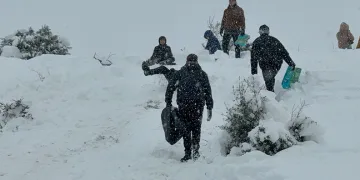 İlk defa karla buluşan öğrenciler kar keyfini yaşadı