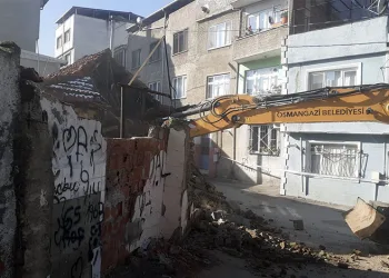 Osmangazi’de metruk bina temizliği