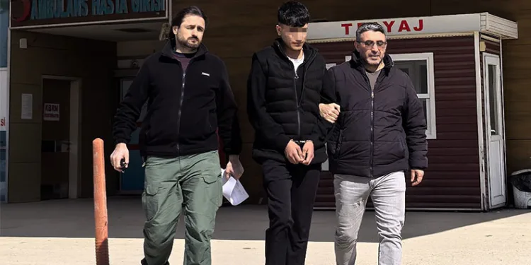‘Dur’ ihtarına uymadı jandarmaya çarptı