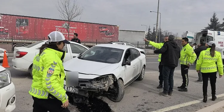 Bursa’da otomobiller çarpıştı: 2 yaralı