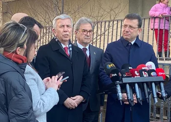 Başkan Yavaş ve Başkan İmamoğlu’ndan Özdağ’ın annesine ziyaret