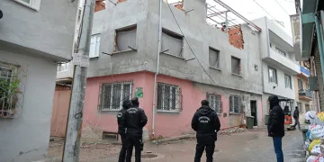 İnşaat aşamasındaki kaçak katlar yıkıldı