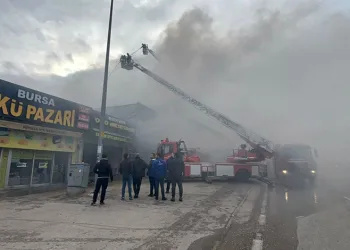 Bursa’da oto aksesuar dükkanında yangın
