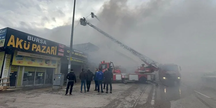 Bursa’da oto aksesuar dükkanında yangın
