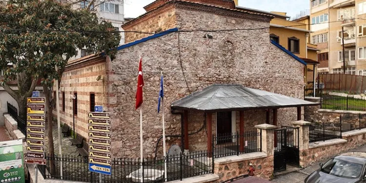 Medreseye yapılan tuvalet ve mutfak isyan ettirdi