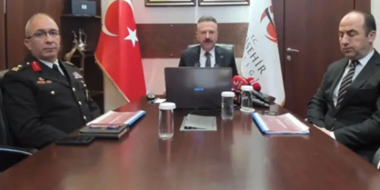 Hatalı araç park eden 241 sürücüye ceza yazıldı