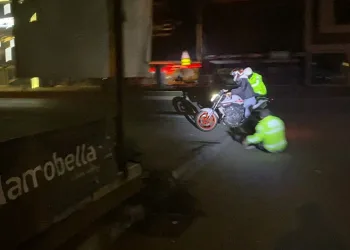 Bursa’da ‘Dur’ ihtarına uymayıp polise çarptı