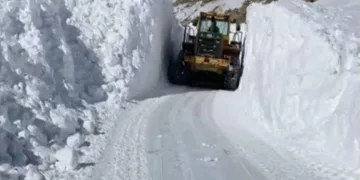 Jandarmadan köy okuluna ziyaret