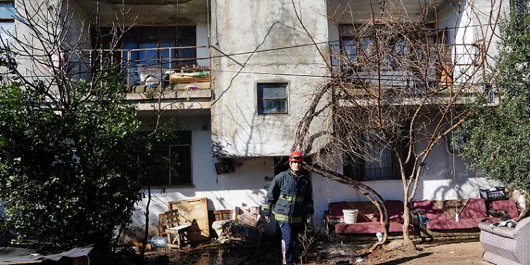 Isparta’da otomobil yangını itfaiye ekiplerince söndürüldü