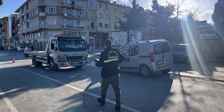 Pendik’te ruhsatsız silah operasyonu: 2 şüpheli yakalandı