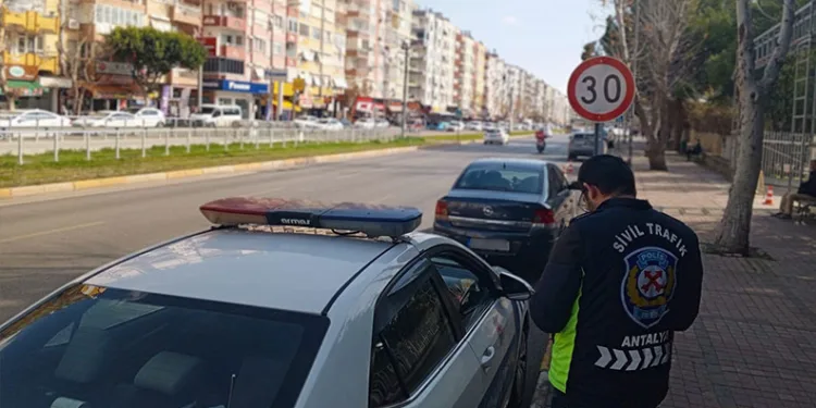 Sahte sevgili şebekesine ‘Sevgililer Günü’ operasyonu: 16 gözaltı