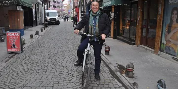 Göl manzarasına geldiler, buz manzarasıyla karşılaştılar