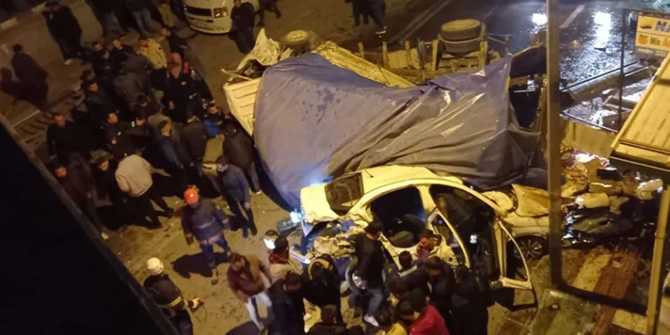 Balkondan kıyafet çalan hırsız kamerada