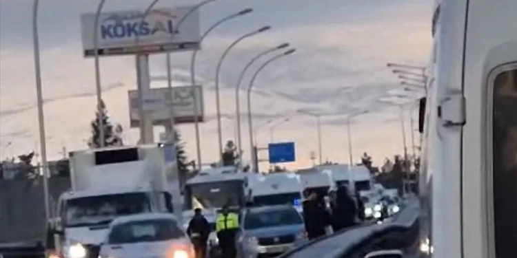 Damperli kamyon alev alev yandı