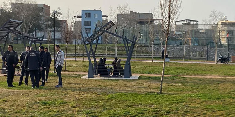 Bursa’da kavgayı ayıran güvenlik görevlisi döner bıçağıyla yaralandı