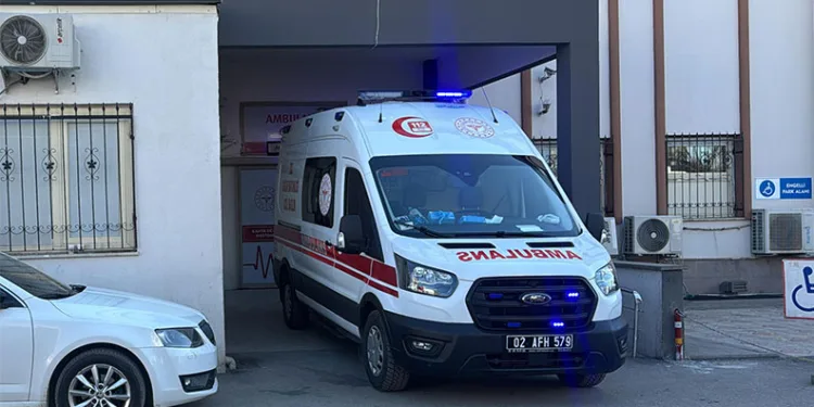 Bıçaklı saldırıya uğrayan 2 kişi yaralandı