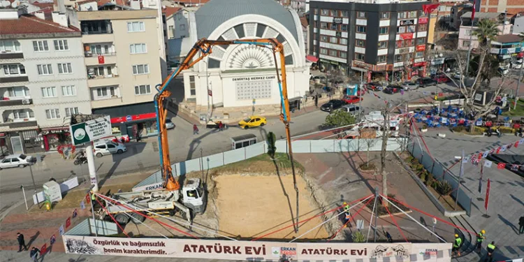 Bursa’da ‘Dur’ ihtarına uymayıp polise çarptı