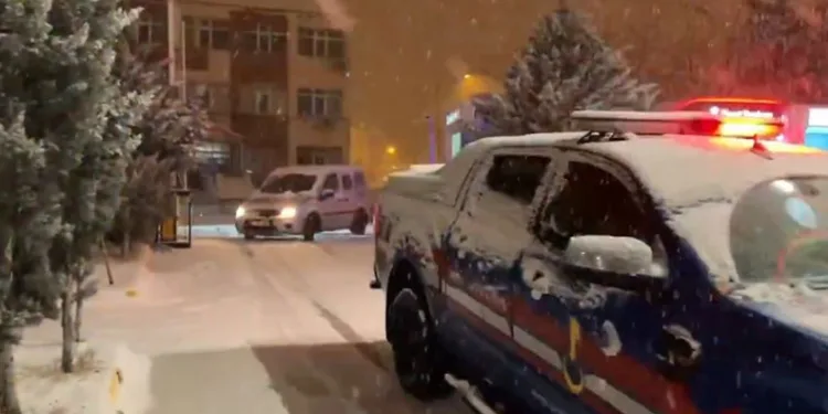 Bayrampaşa’da tek katlı otoparkta yangın