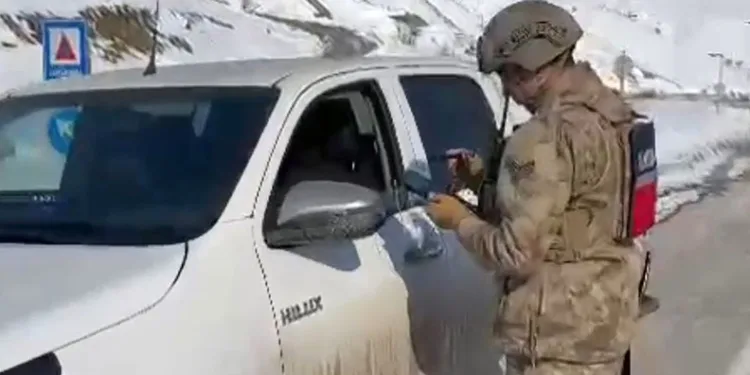 Hakkari’de izinsiz çakar lamba kullananlara ceza