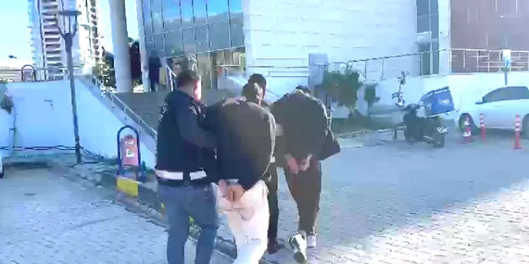 Isparta’da otomobil yangını itfaiye ekiplerince söndürüldü