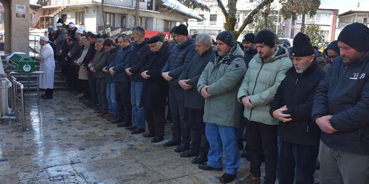 Tamir etmek istediği tırın altında kalmıştı: Son yolculuğuna uğurlandı