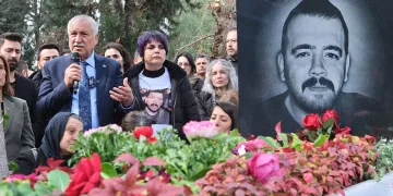 Göl manzarasına geldiler, buz manzarasıyla karşılaştılar