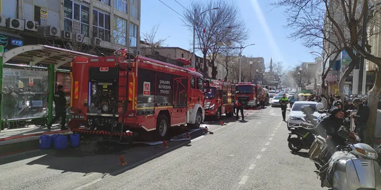 Isparta’da otomobil yangını itfaiye ekiplerince söndürüldü