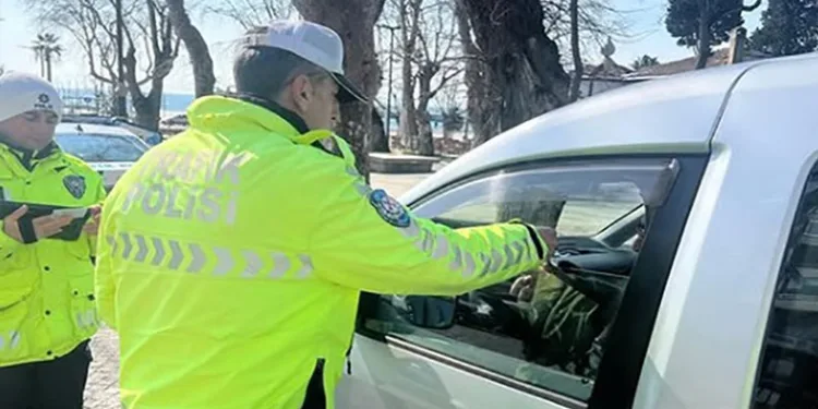 Sarıyer’de akrobatik hareketler yapan motosikletli kamerada
