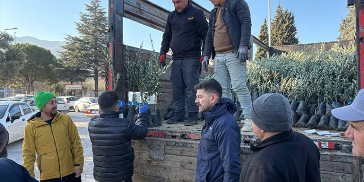 “Biz, sizi deprem illerinden, afet bölgelerinden iyi tanırız, deprem turistleri olarak politik müsamerelerinizi yapıp gittiniz”