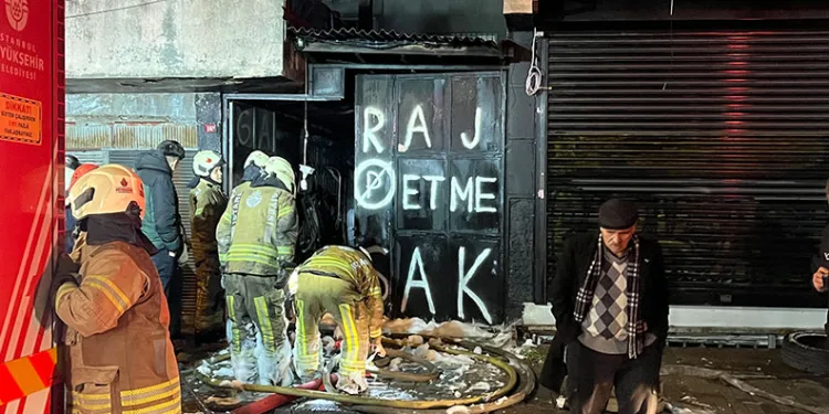Bayrampaşa’da tek katlı otoparkta yangın