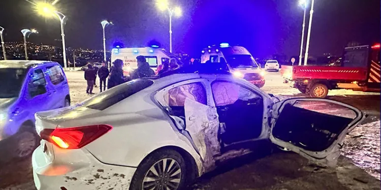 Bayrampaşa’da tek katlı otoparkta yangın