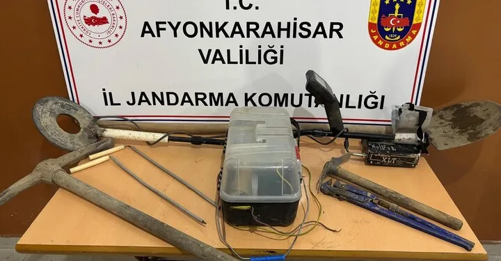 Bitlis’te kaçak göçmen taşıyan tırın gizli bölmesi çöktü: 1 ölü, 4 yaralı