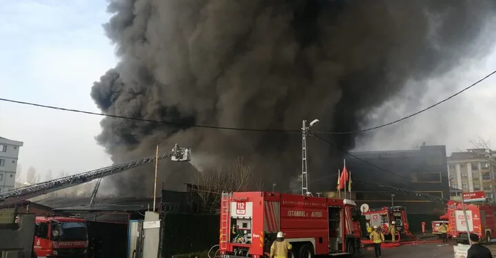 Bitlis’te kaçak göçmen taşıyan tırın gizli bölmesi çöktü: 1 ölü, 4 yaralı