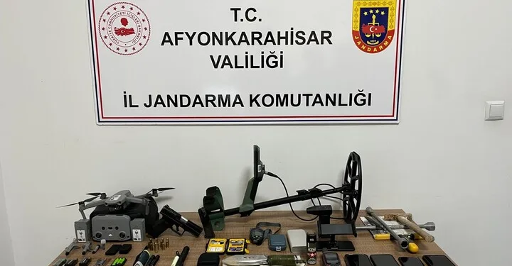 Bitlis’te kaçak göçmen taşıyan tırın gizli bölmesi çöktü: 1 ölü, 4 yaralı