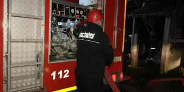 Bitlis’te kaçak göçmen taşıyan tırın gizli bölmesi çöktü: 1 ölü, 4 yaralı