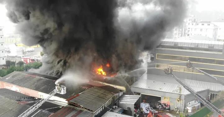 Bitlis’te kaçak göçmen taşıyan tırın gizli bölmesi çöktü: 1 ölü, 4 yaralı