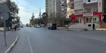 Bitlis’te kaçak göçmen taşıyan tırın gizli bölmesi çöktü: 1 ölü, 4 yaralı