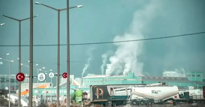 100 bin liralık malzemeyi bisikletle çaldı