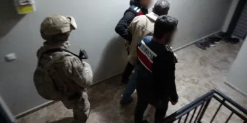 Antalya’da iki araç çarpıştı: 1 ağır yaralı